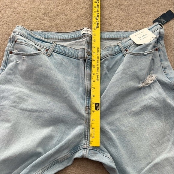 NWT Abercrombie & Fitch The Mom High Rise Distressed Jeans 36 - Picture 4 of 14